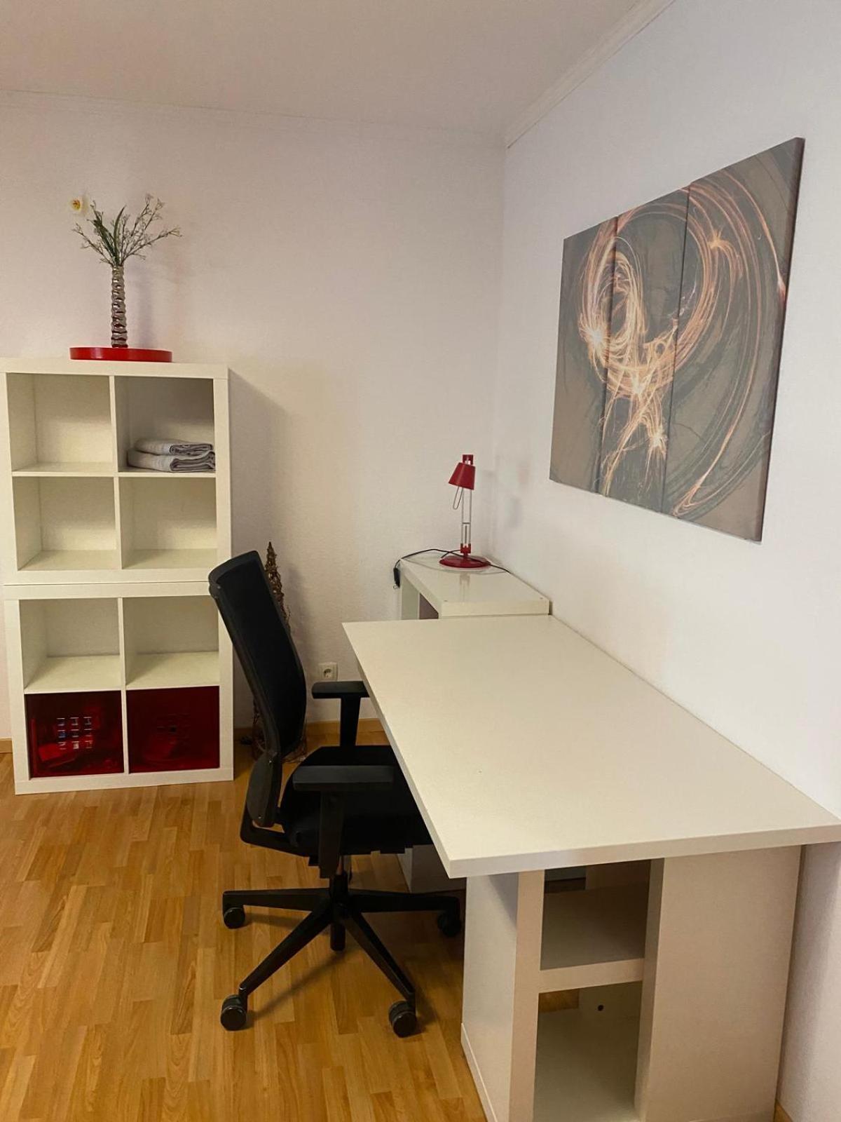 Zwei Zimmer Appartment Mit Balkon Und Stellplatz Voll Moebliert トリーア エクステリア 写真